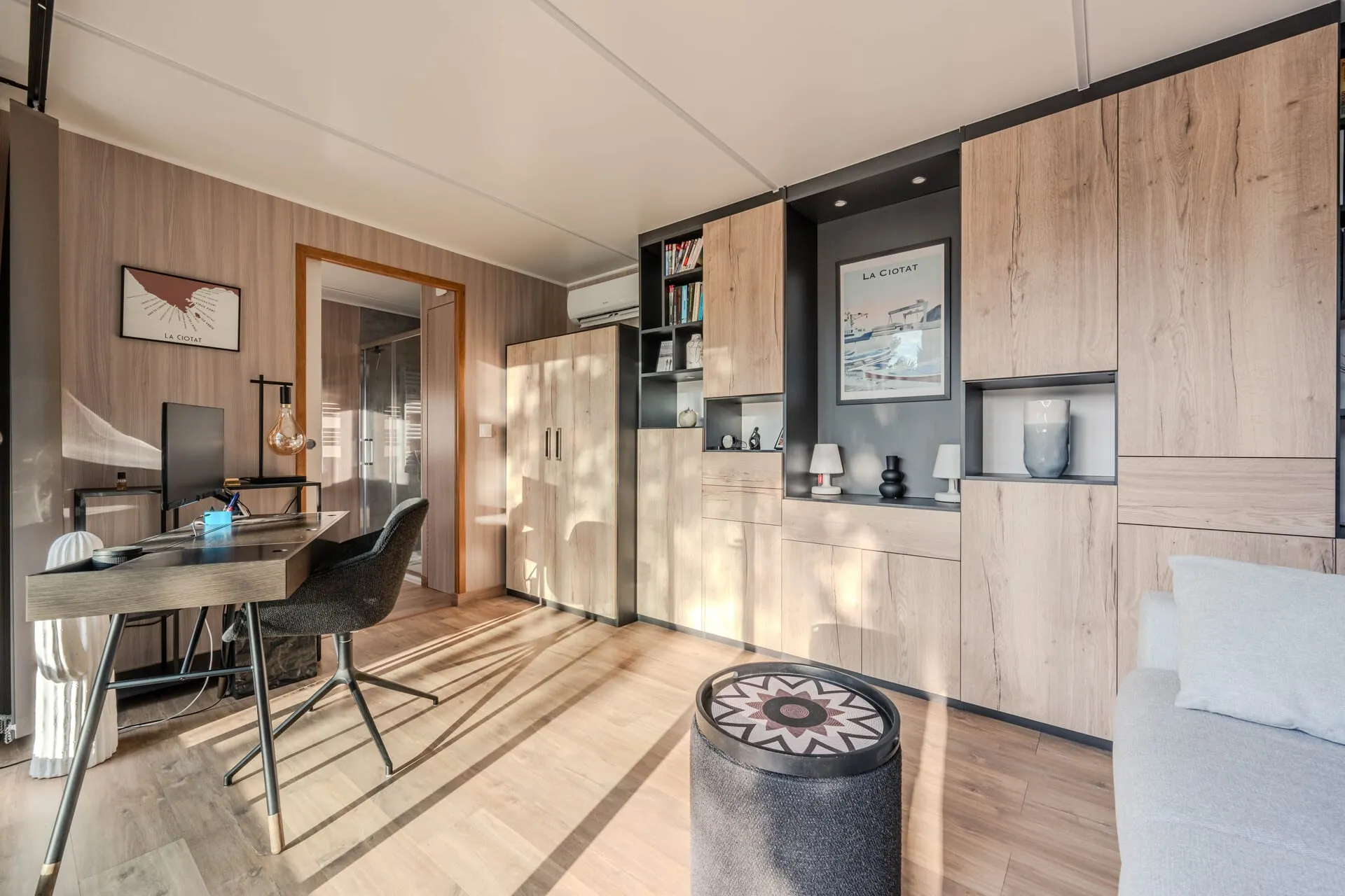 Local professionnel de 20 m², studio en ossature bois Greenkub (Bouches-du-Rhône), vue intérieure