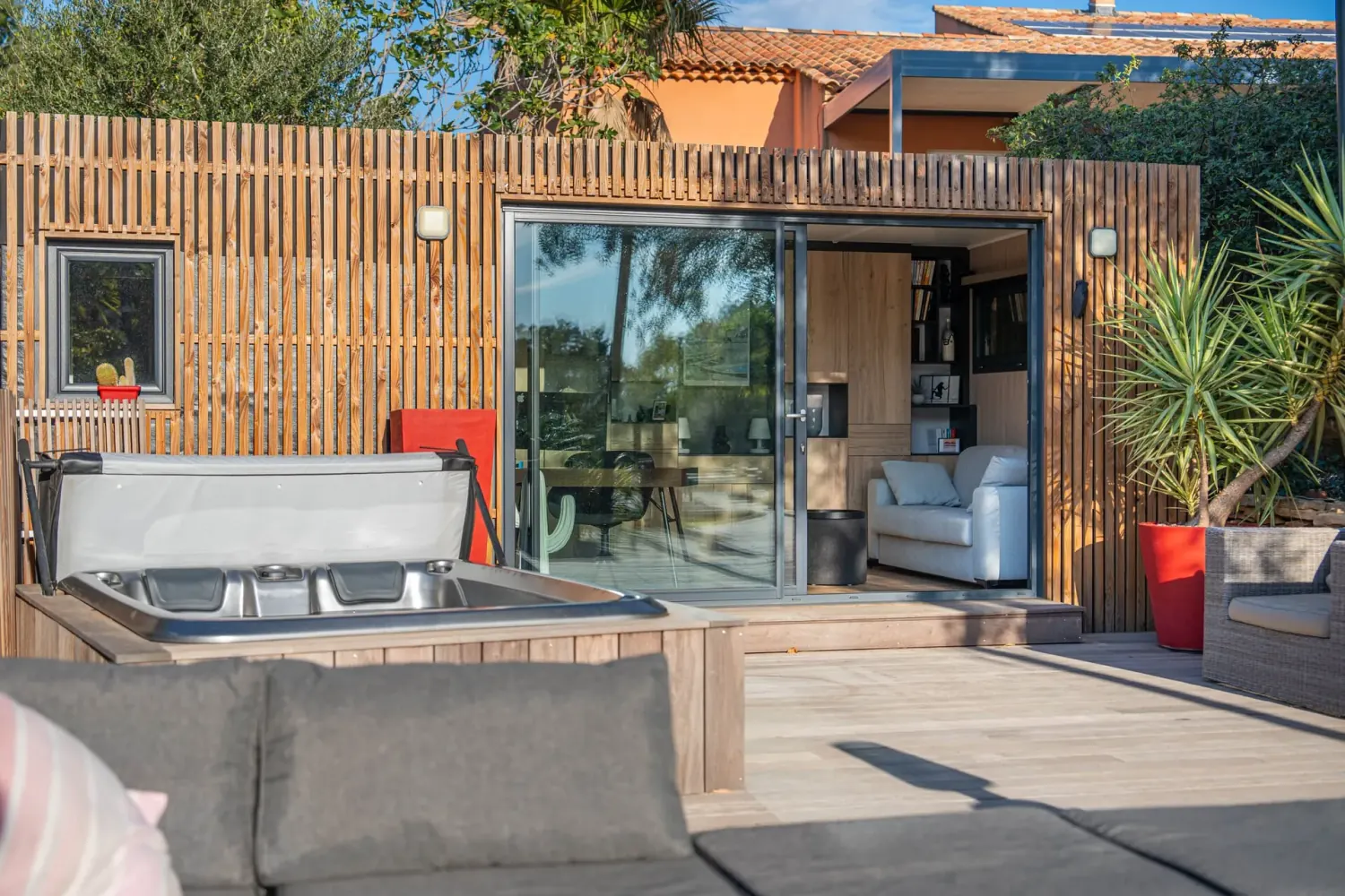 Local professionnel de 20 m², studio en ossature bois Greenkub (Bouches-du-Rhône), vue intérieure