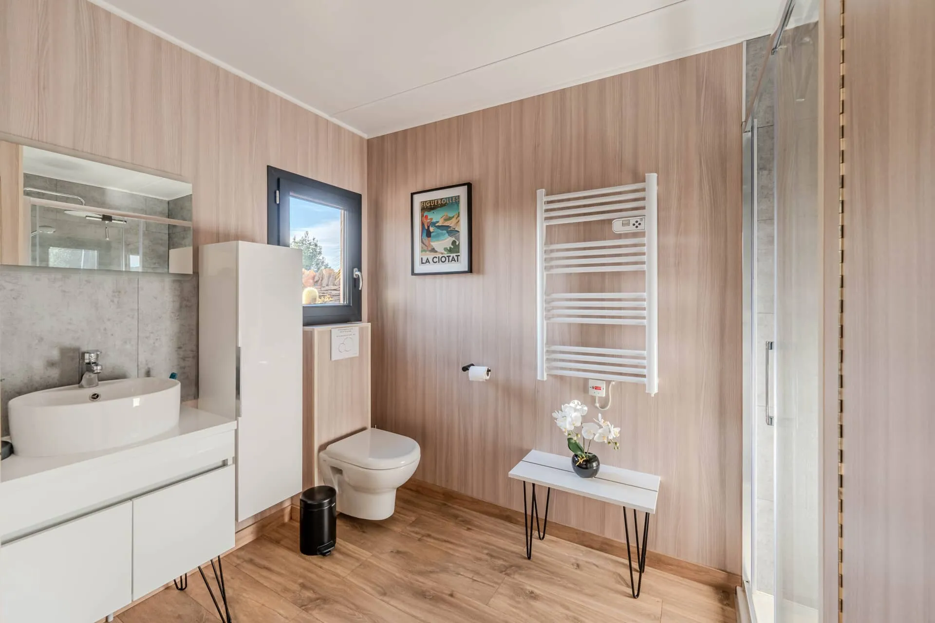Local professionnel de 20 m², studio en ossature bois Greenkub (Bouches-du-Rhône), vue intérieure