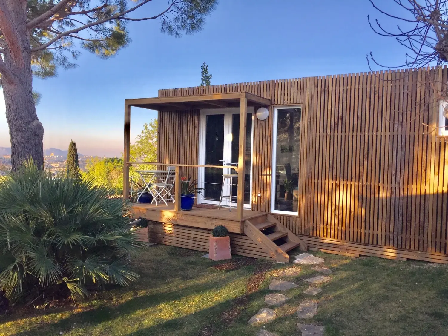 Studio de jardin en bois de 20 m2 aménagé en chambre d’hôte