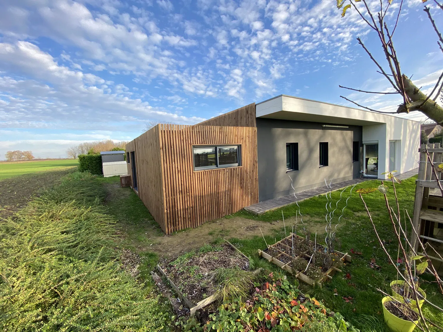 Extension de maison en ossature bois de 30 m² accolée à une maison, chambre et salle de jeux, Aisne