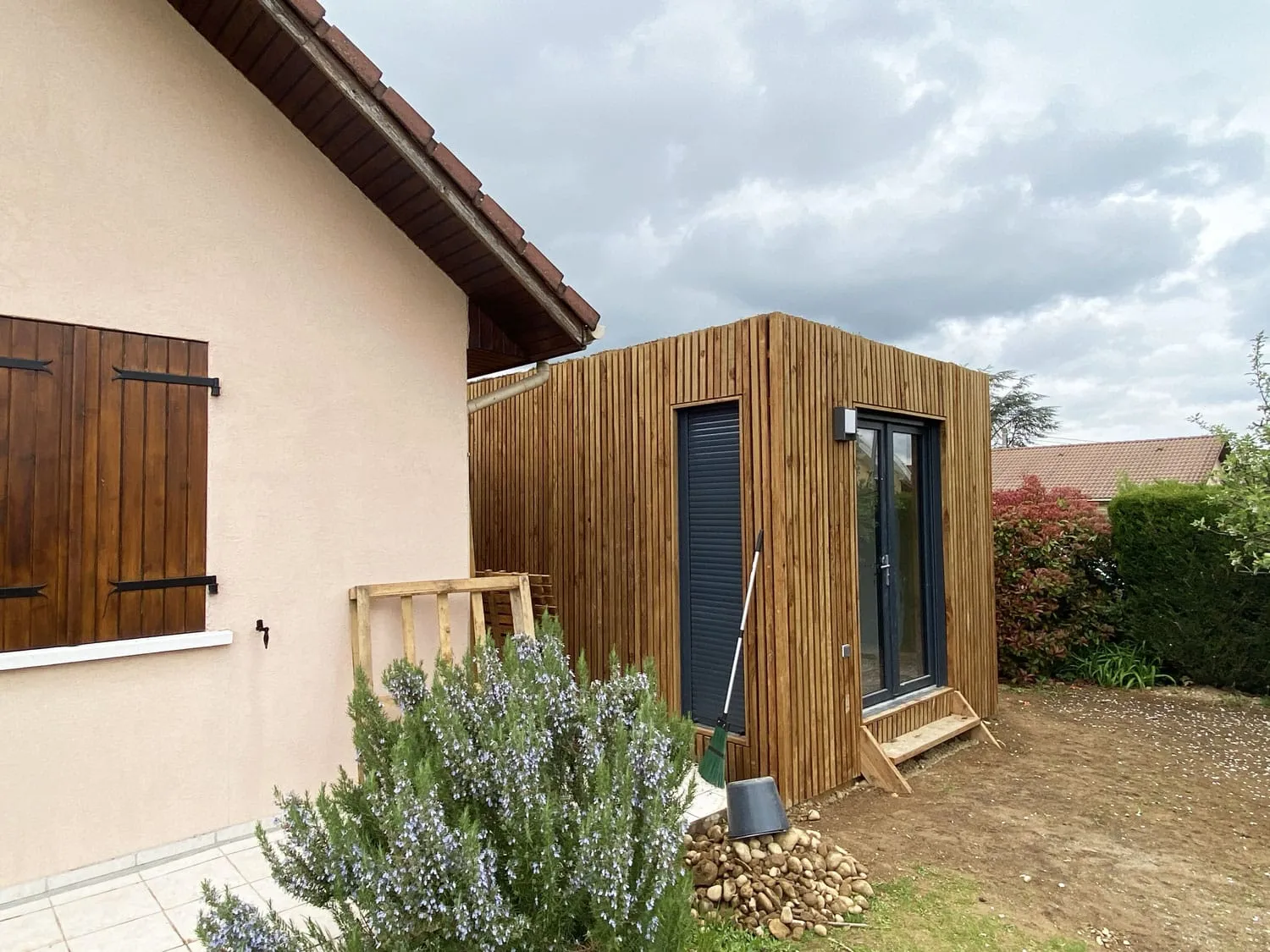 Extension de maison en ossature bois de 15 m² accolée à une maison, chambre parentale, Isère