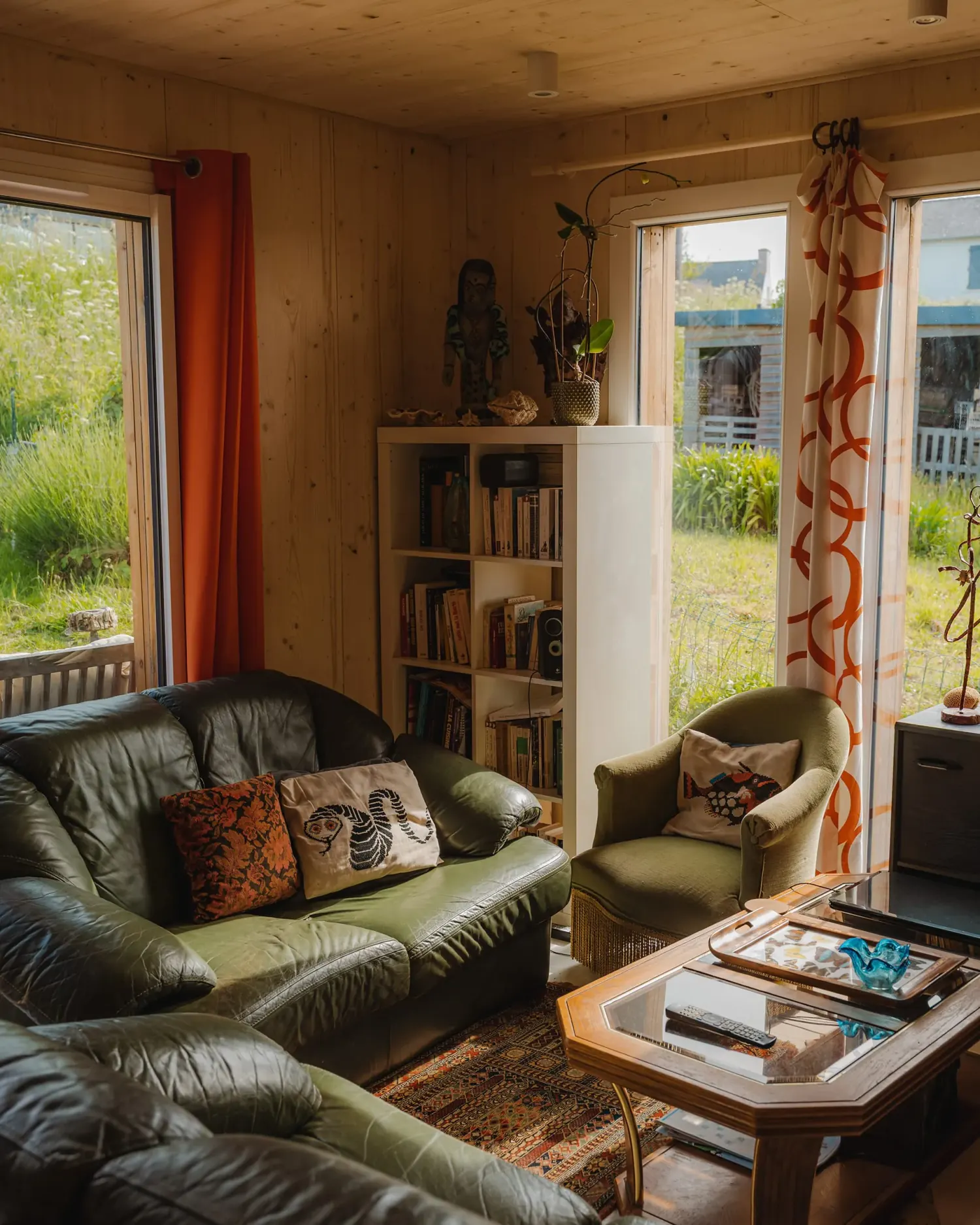 Résidence principale de 40 m², studio en ossature bois Greenkub (Côtes-d’Armor), vue intérieure