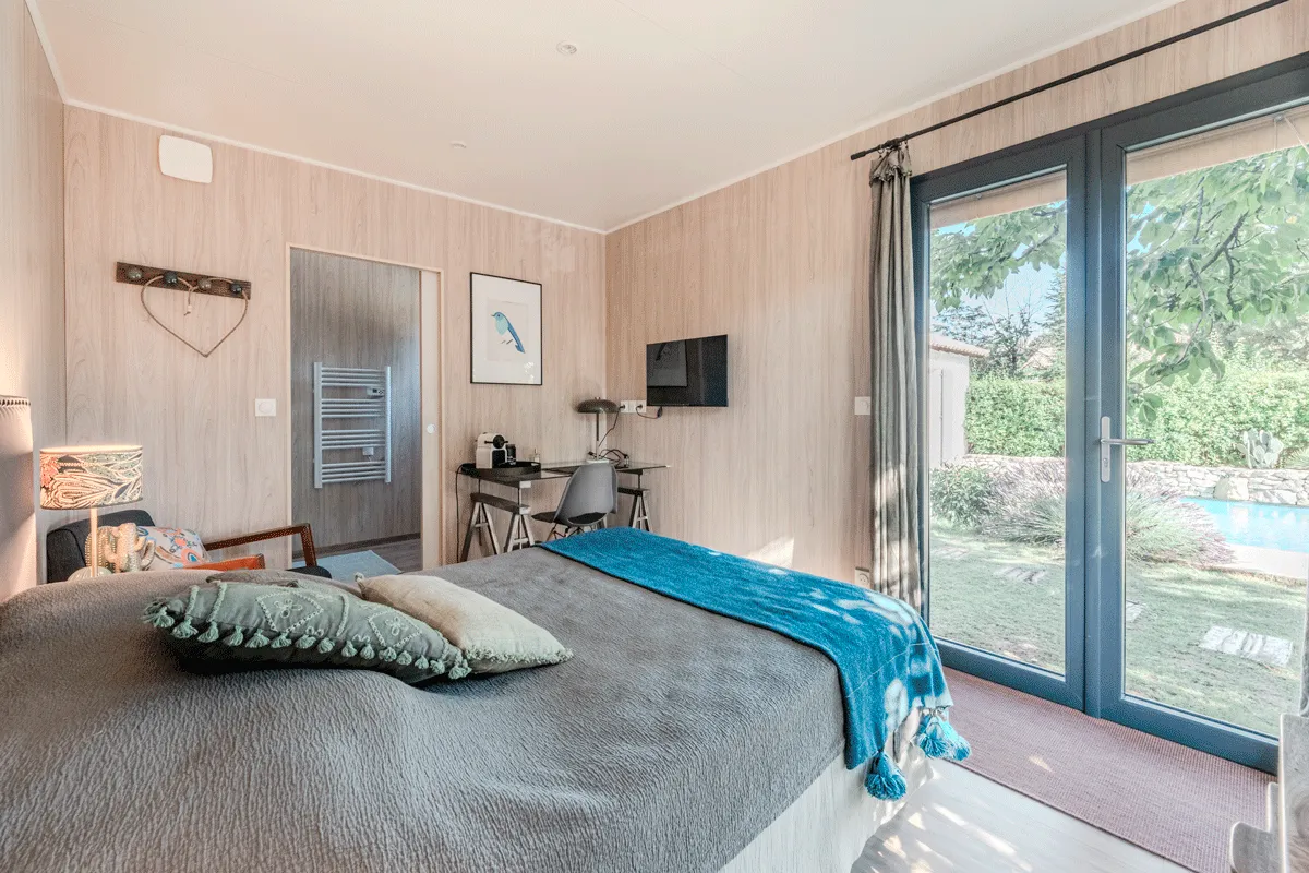 Chambre d’amis de 15 m², studio en ossature bois Greenkub (Bouches-du-Rhône), vue extérieure