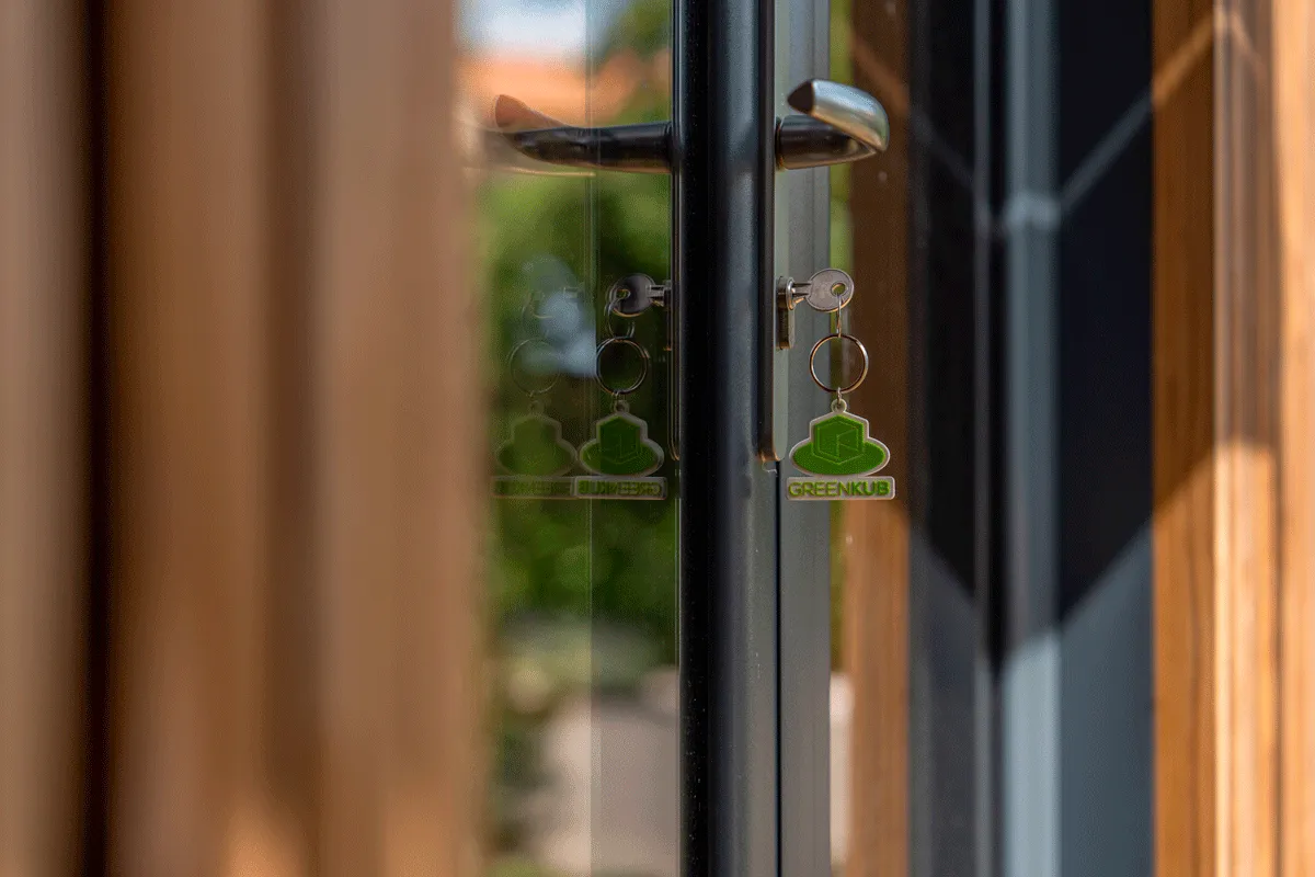 Chambre d’amis de 15 m², studio en ossature bois Greenkub (Bouches-du-Rhône), vue extérieure