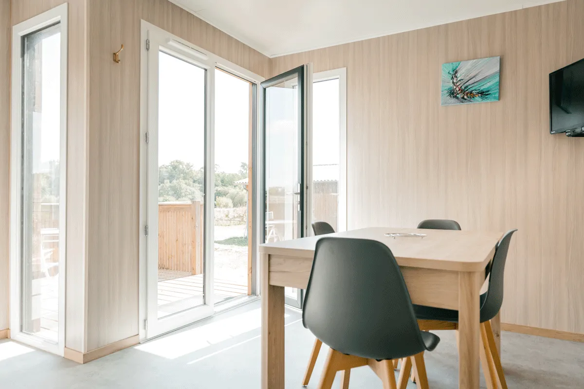 Intérieur aménagé d’une construction en bois