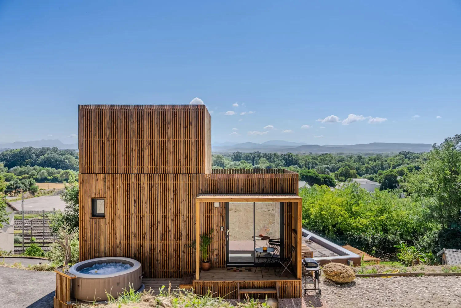 Location saisonnière de 30 m², studio en ossature bois Greenkub (Ardèche), vue extérieure