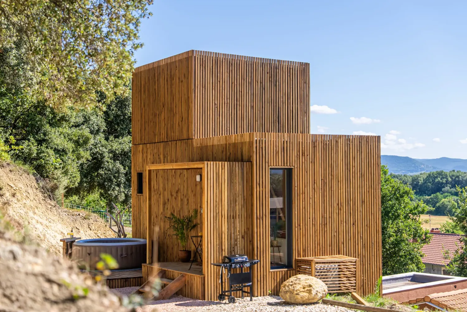 Location saisonnière de 30 m², studio en ossature bois Greenkub (Ardèche), vue extérieure