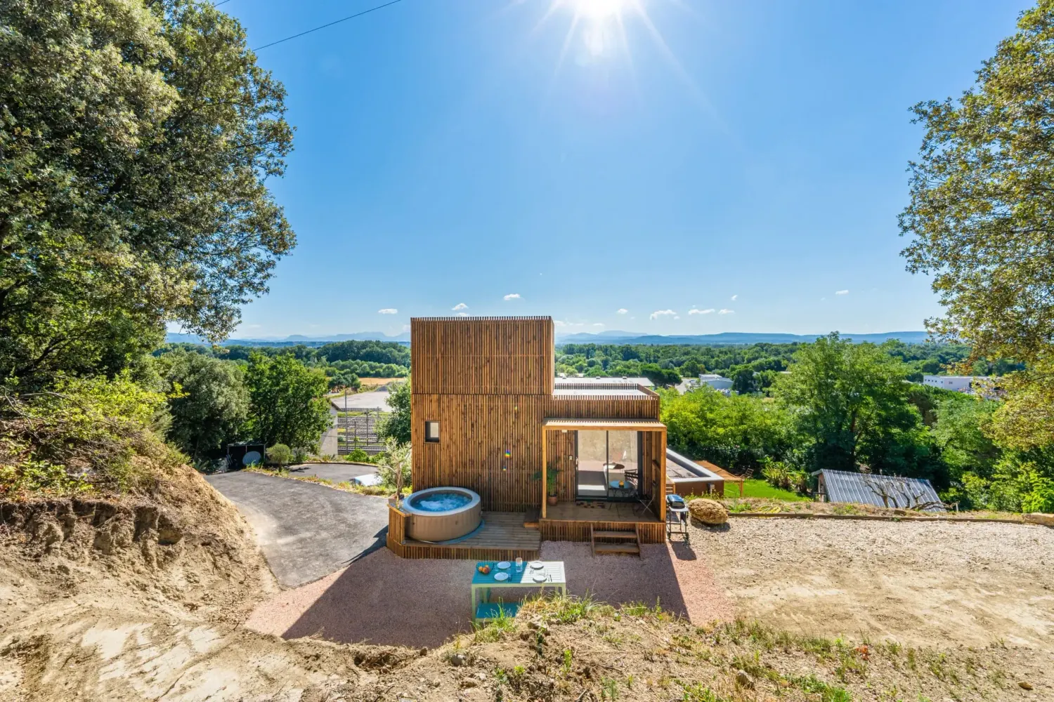 Location saisonnière de 30 m², studio en ossature bois Greenkub (Ardèche), vue extérieure