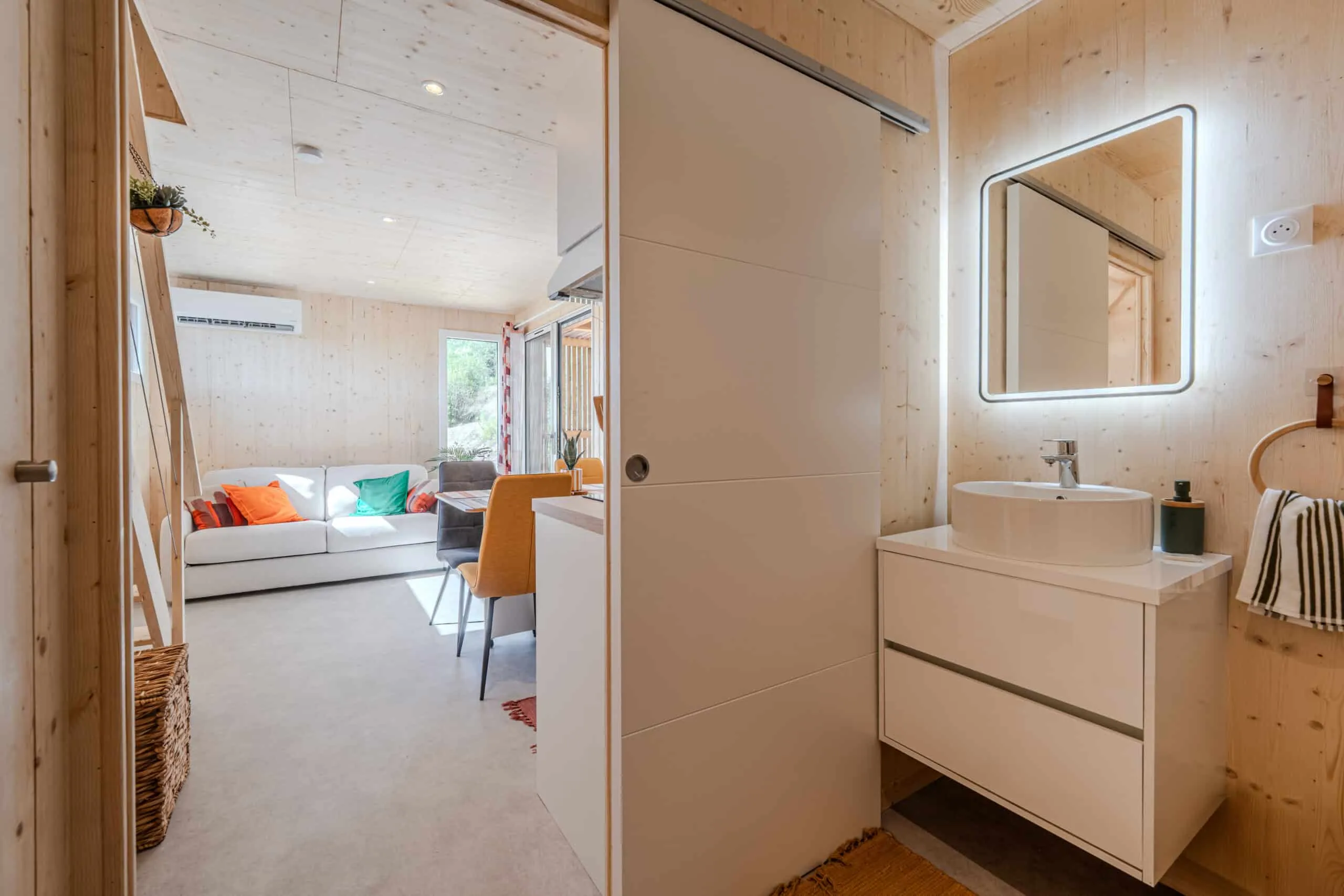 Location saisonnière de 30 m², studio en ossature bois Greenkub (Ardèche), vue extérieure