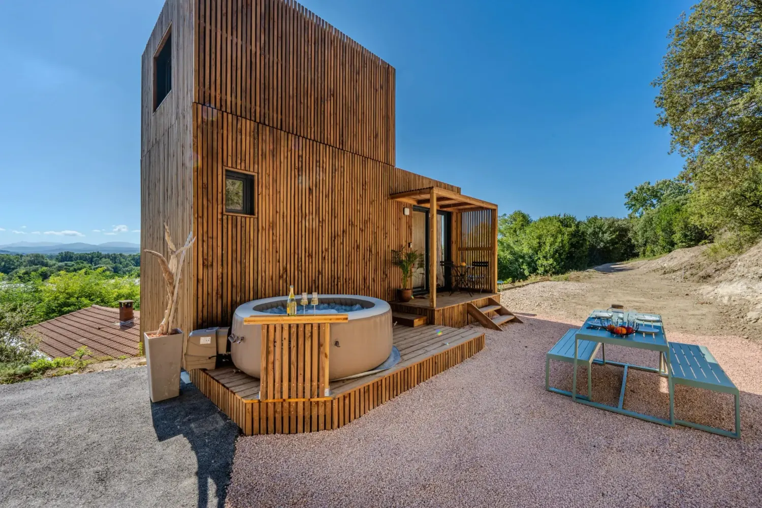Location saisonnière de 30 m², studio en ossature bois Greenkub (Ardèche), vue extérieure