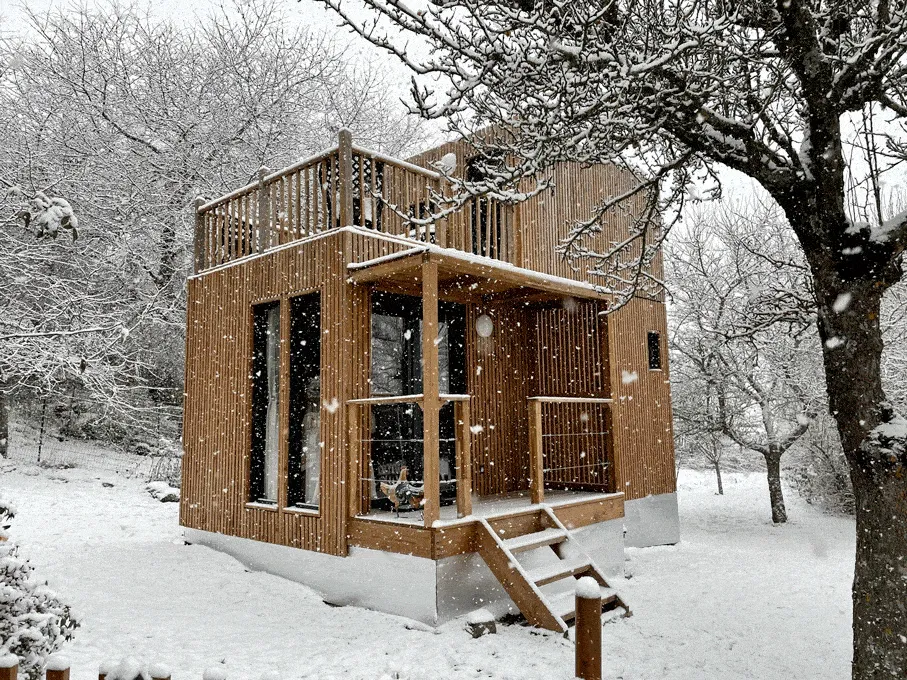 Studio de jardin sous la neige
