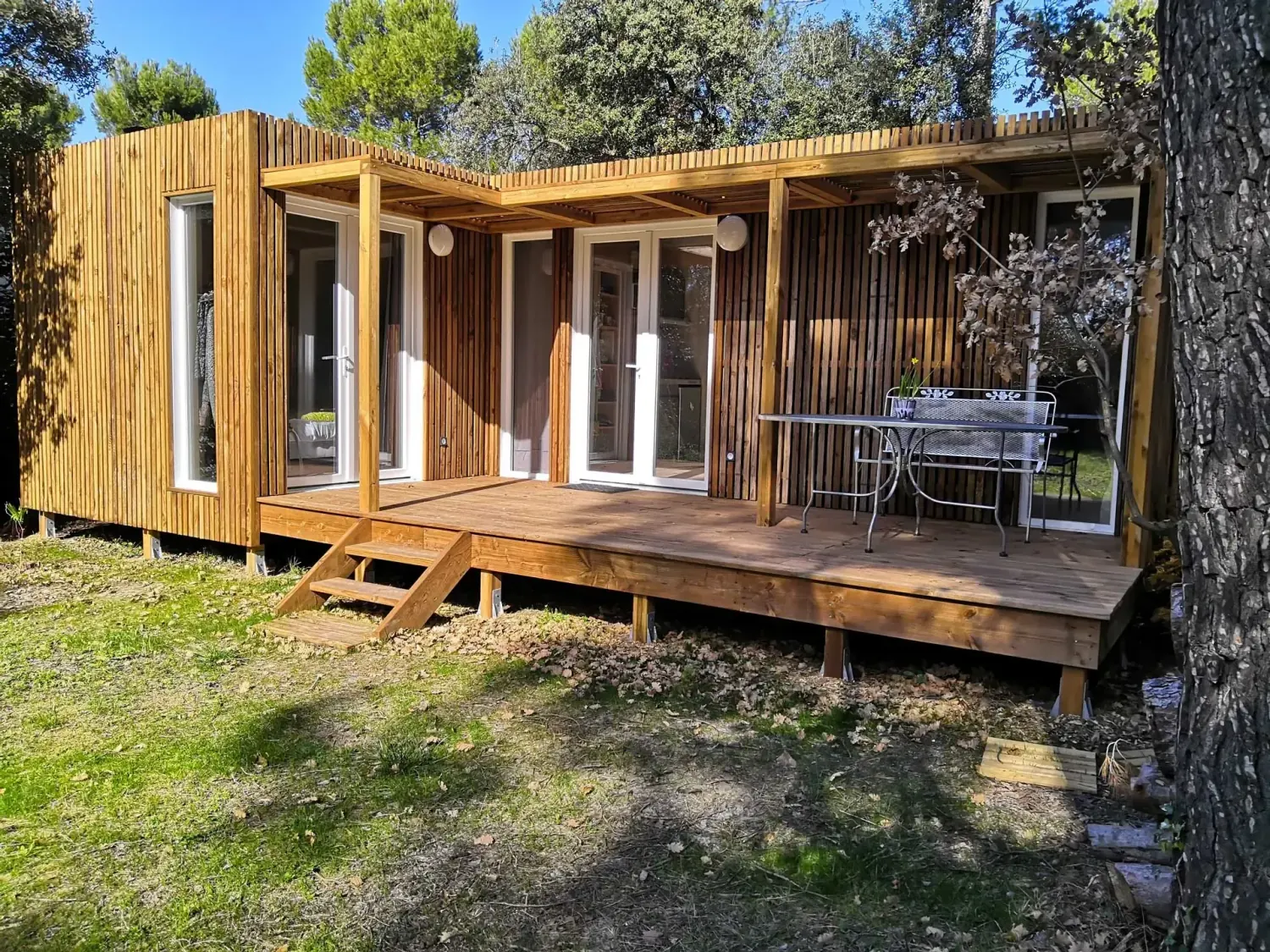 Studio de 30m2 de plain pied avec des menuiseries blanche