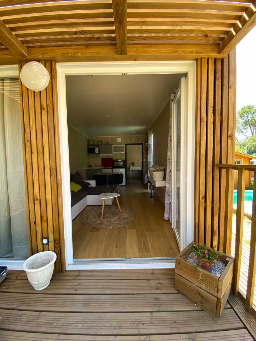 Entrée d’un studio de jardin