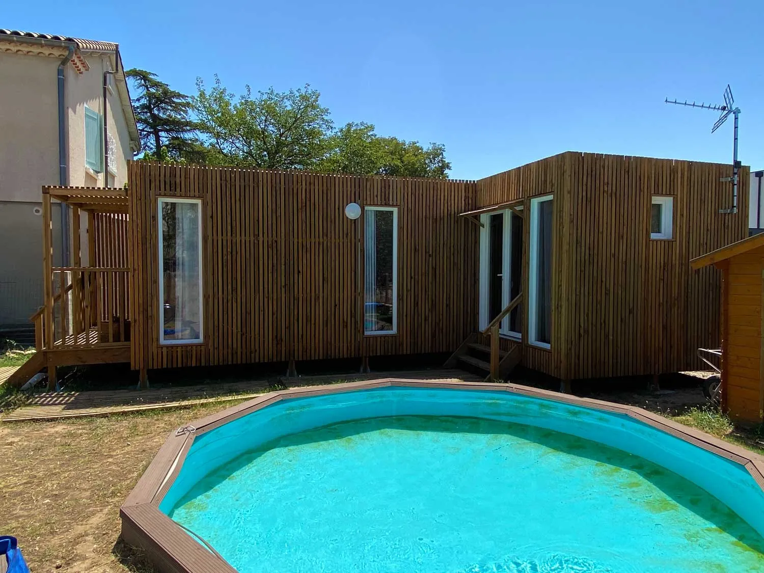 Studio de 30m2 de plain-pied au bord d’une piscine
