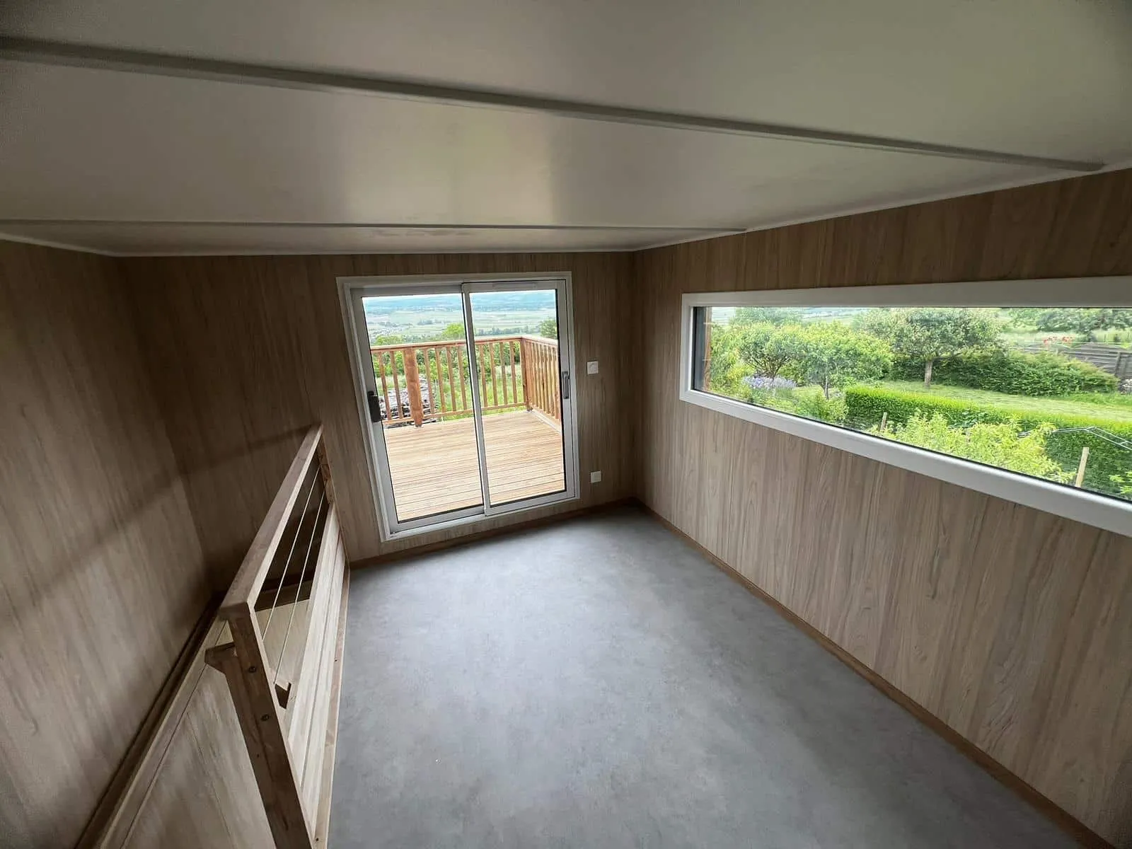 Mezzanine dans un studio de jardin en bois