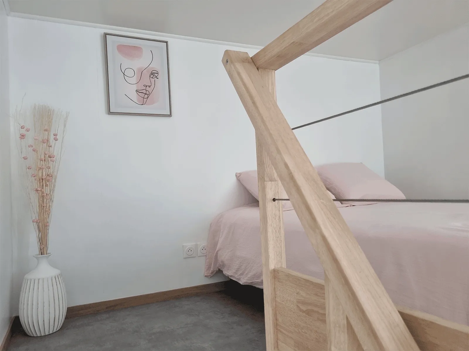 Chambre aménagée d’un studio de jardin