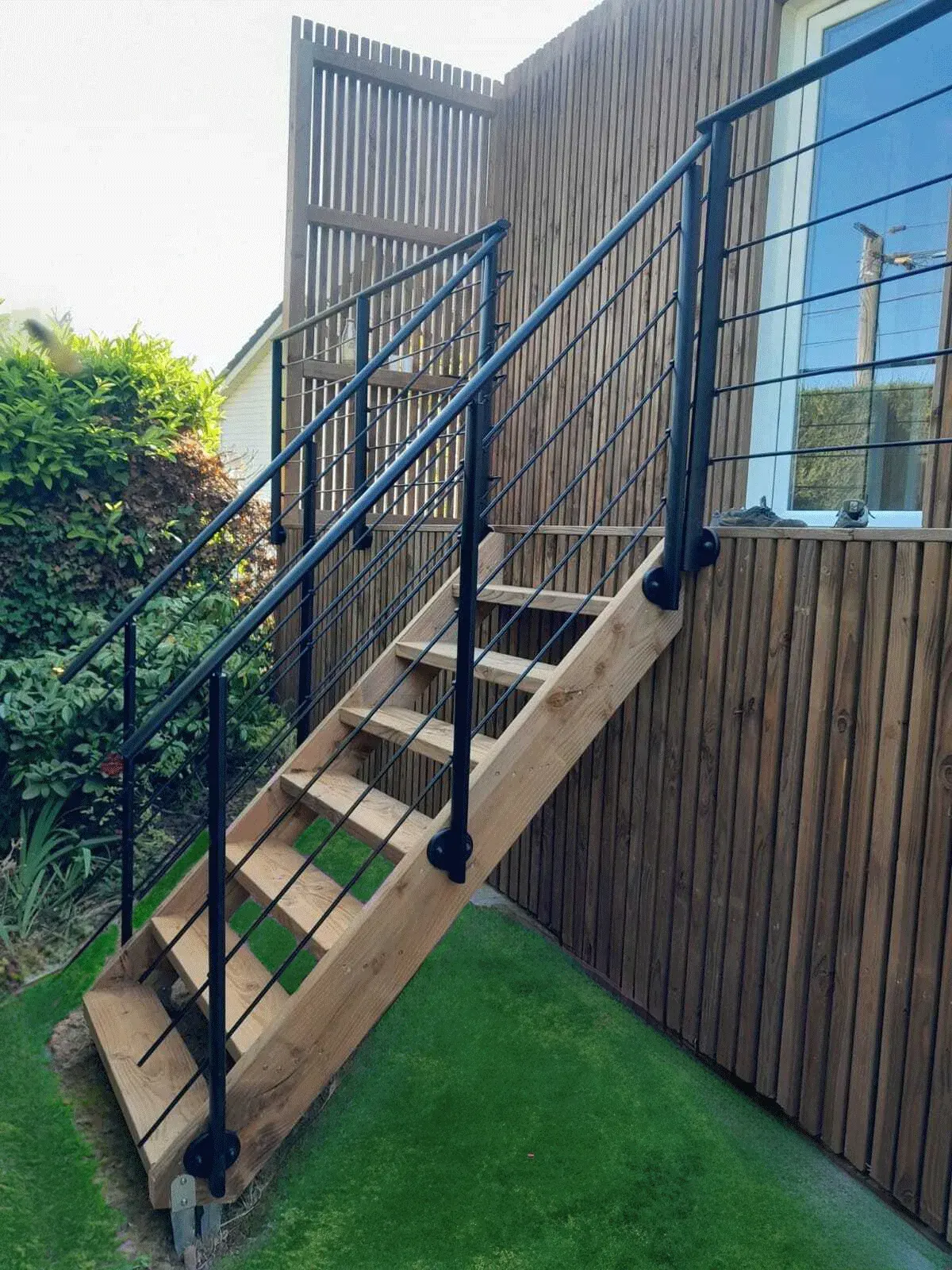 Escalier sur-mesure d’un studio de jardin