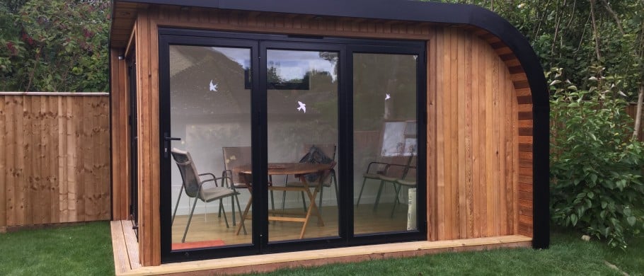 Bureau de jardin au toit plat fantaisiste