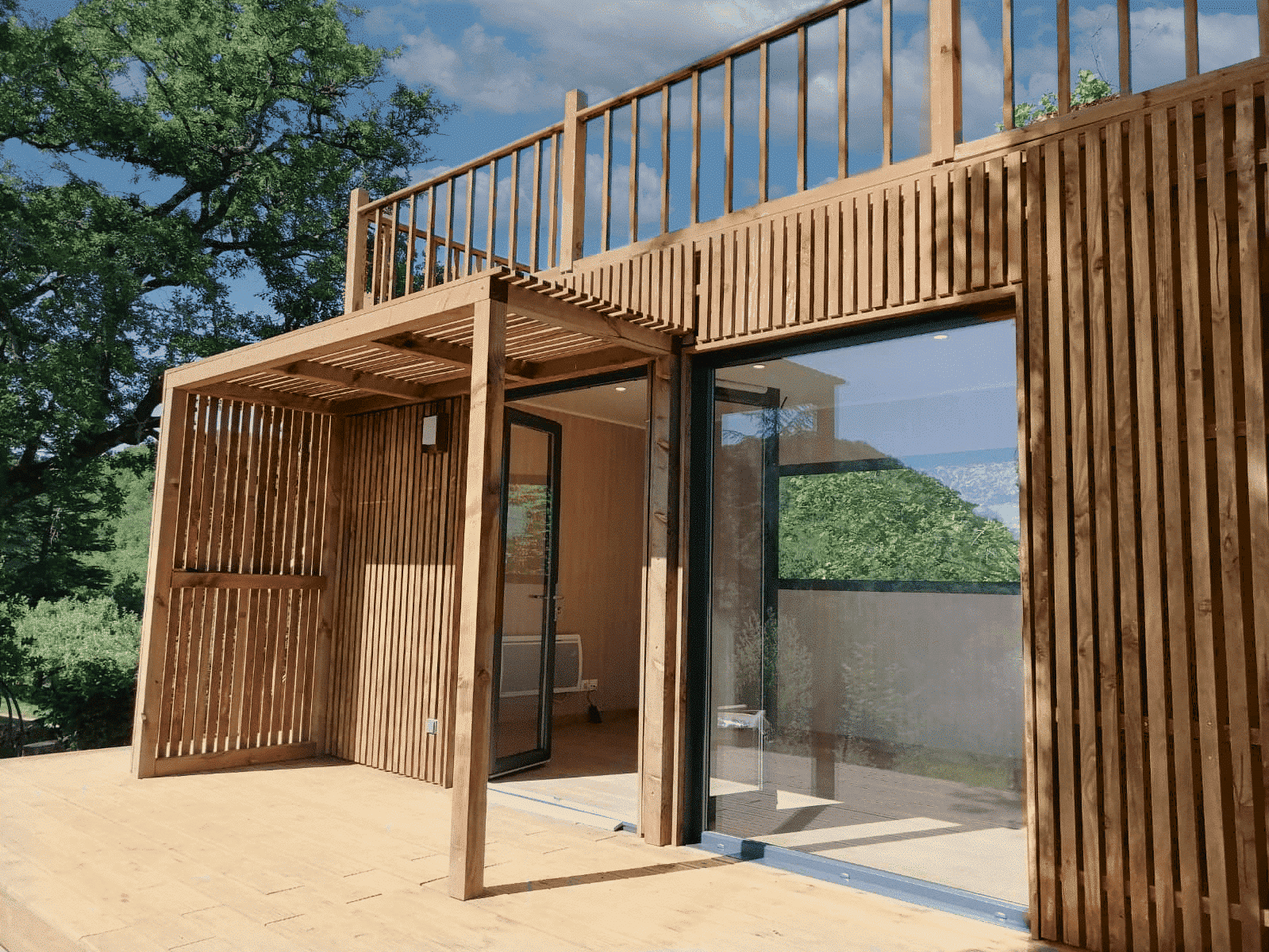 Extension de terrasse sur un studio en bois